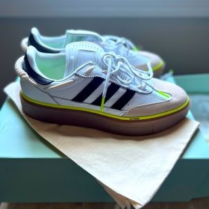 IVP sneakers size 9